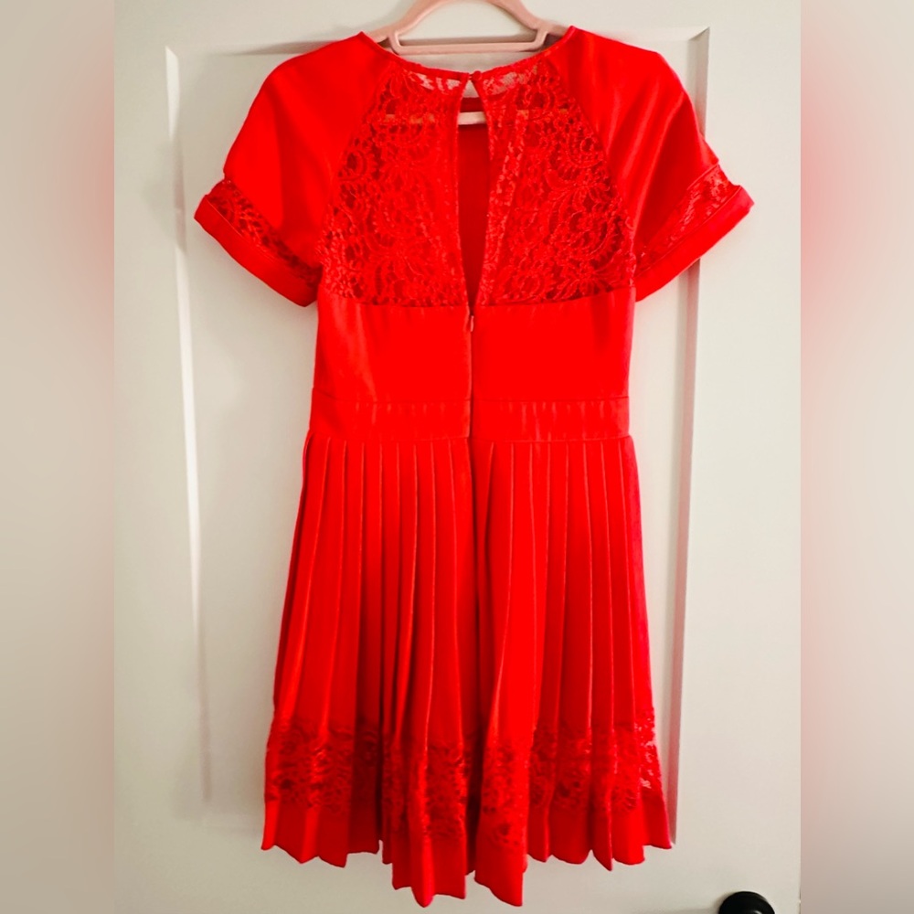 French Connection Red ‘Arrow’ Lace Pleated Dress size 4 - Picture 5 of 5